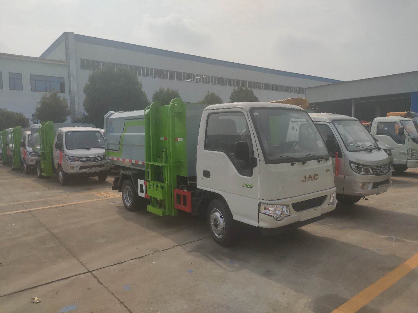 江淮小型自装卸式垃圾车